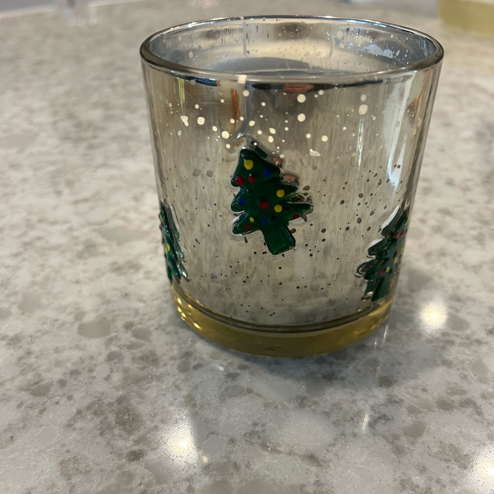 “New” Red Leaf Home Christmas Tree Candle 15 oz
